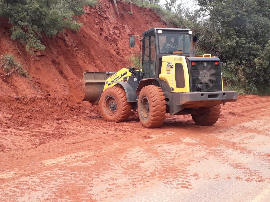 MG235 km 77 trecho Entr p Matutina So Gotardo. Remoo de queda de barreiras 2