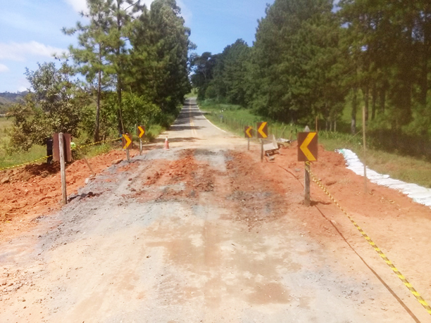 Rodovia MG 452 Km 24 trecho Oliveira Fortes BR 040 depois
